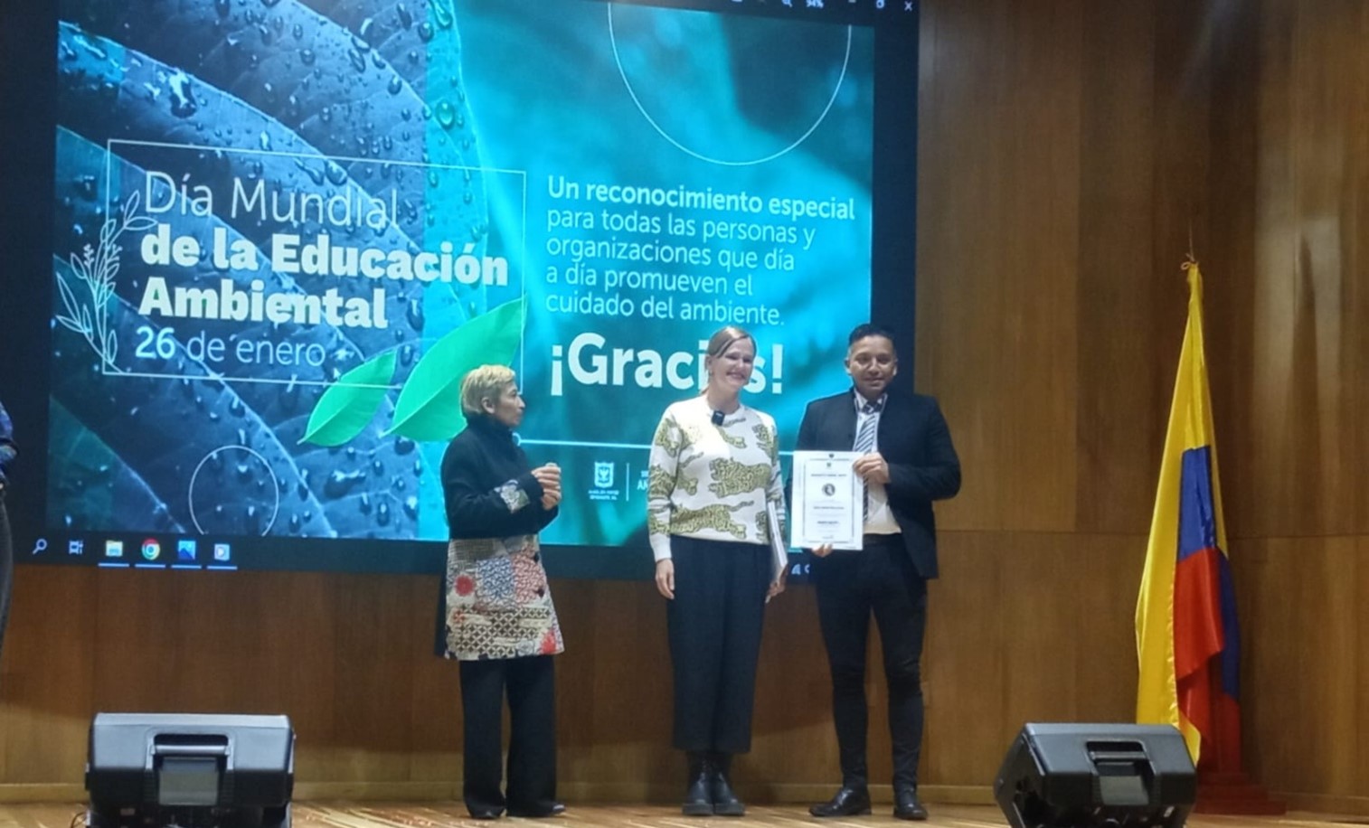 Reconocimiento Augusto Ángel Maya Ambiental, por el desarrollo de educación ambiental con 