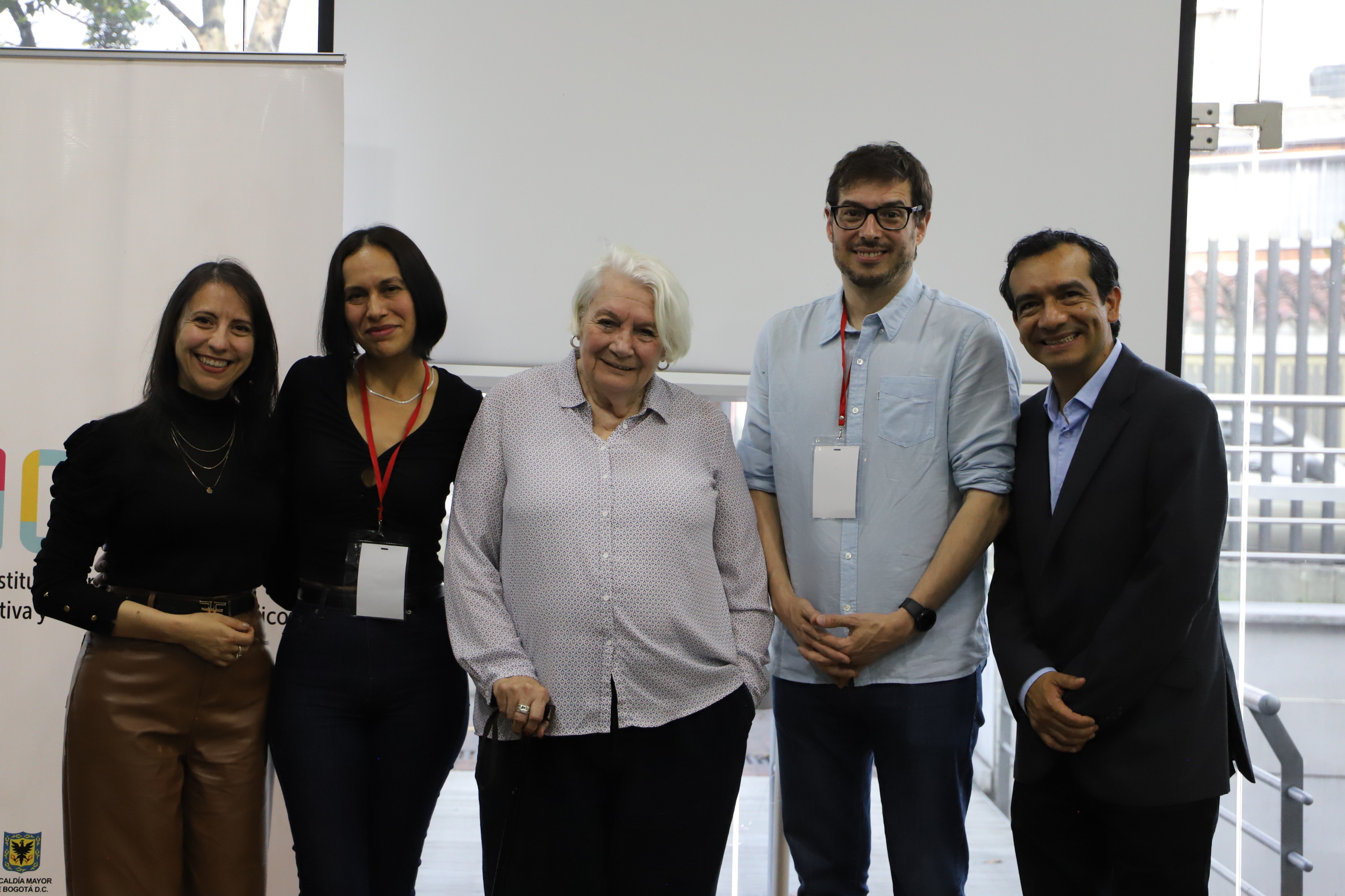 Jorge Verdugo y Eliana Figueroa con los ponentes del seminario internacional 2023