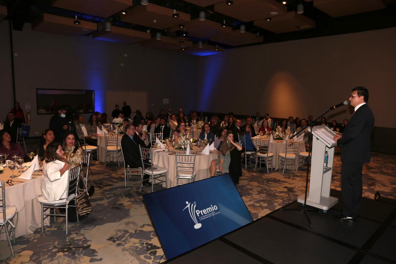 Foto de a auditorio de la cena de premiación ganadores del premio 2023