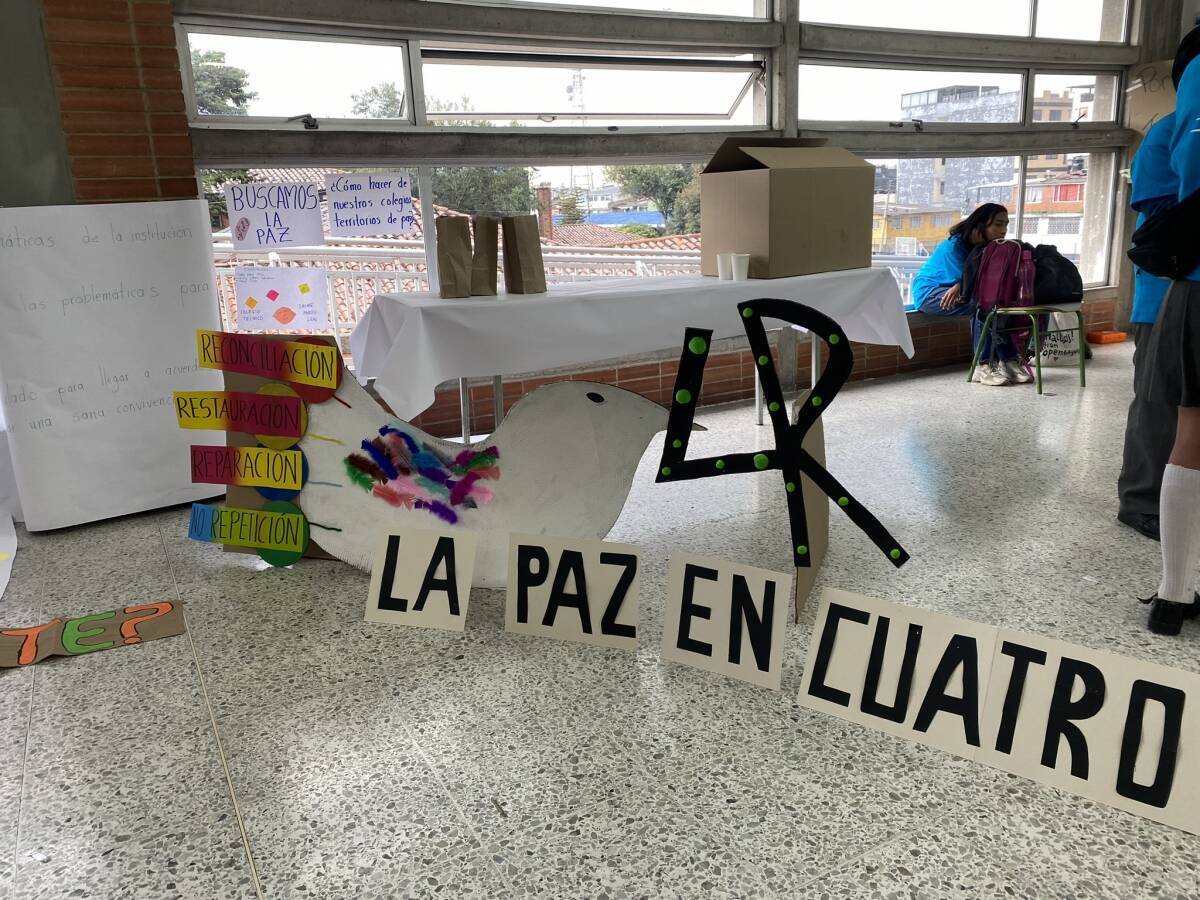 Fotografía de una muestra de las exposiciones: La paz en cuatro